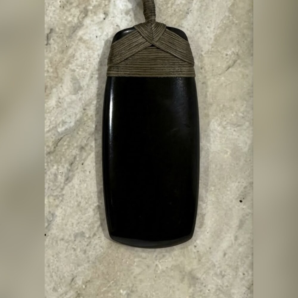XL Toki, toki · pākohe, handcrafted pounamu